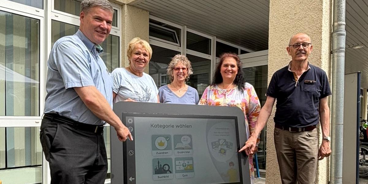 Hier bei der Präsentation: Lions-Präsident Alexander Humke, Kolping-Vorstand Christa D’Avis, Fördervereins-Vorstand Marion Persch, Stellv. Einrichtungsleiterin Alexandra Hirth und Geschäftsführer Michael Brahm (von links nach rechts)