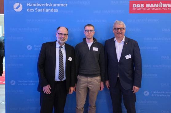 Drei Männer nebeneinander