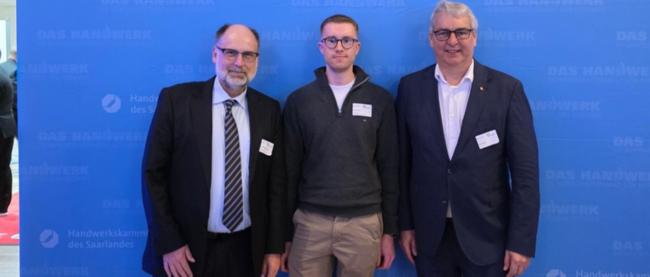 Drei Männer nebeneinander