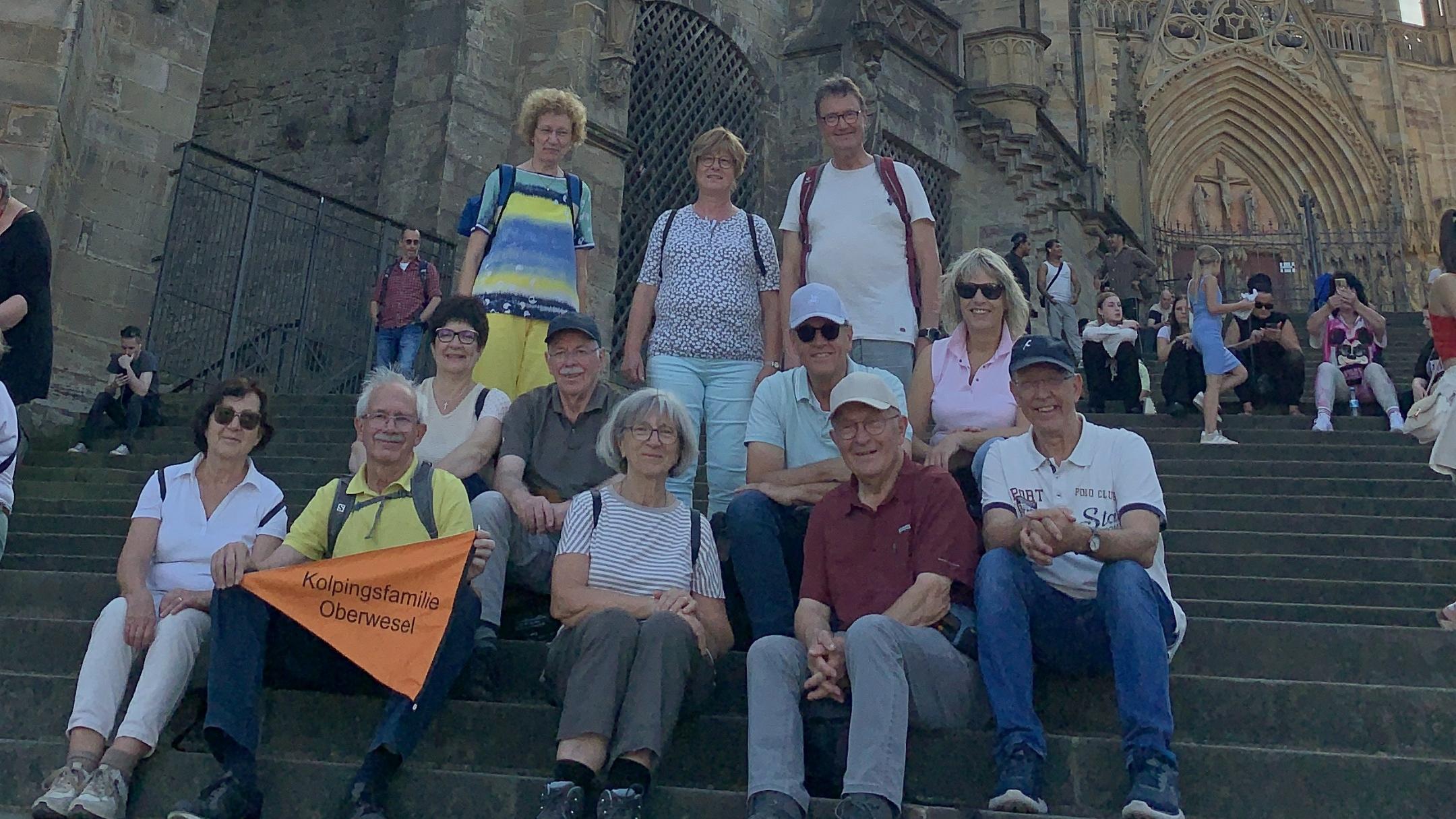 Gruppenfoto der Kolpingsfamilie Oberwesel vor dem Erfurter Dom