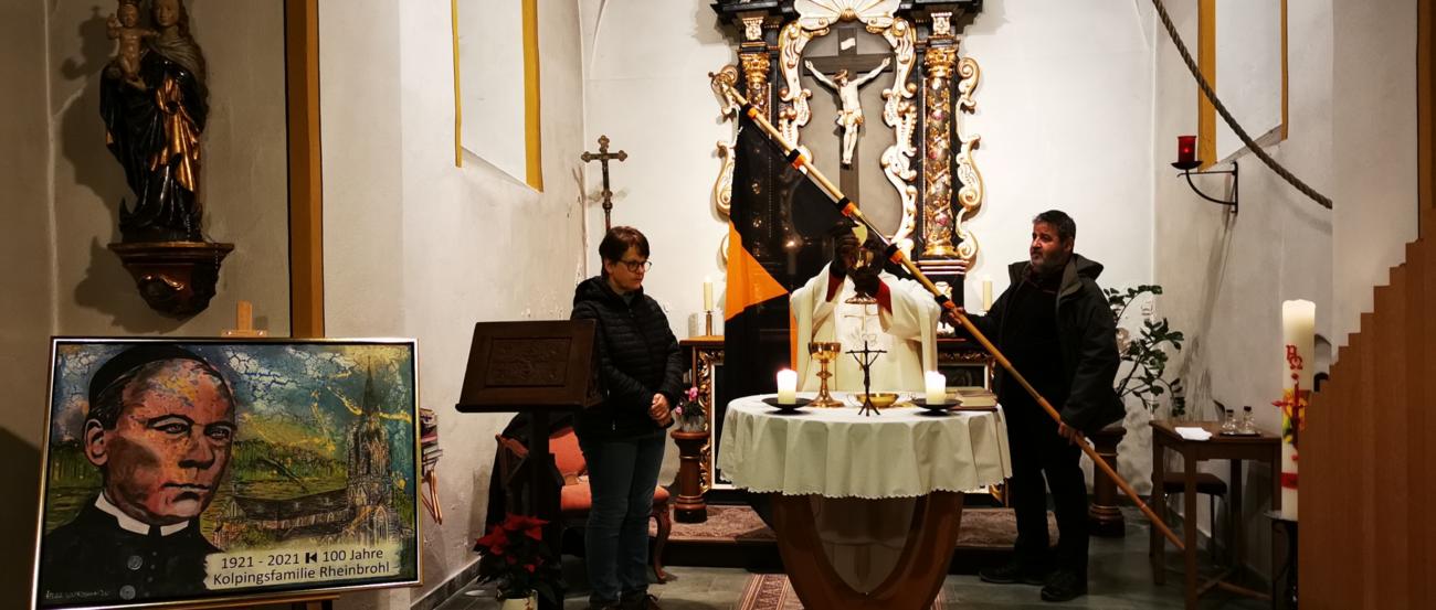 Altarraum mit Kolpingbild im Vordergrund