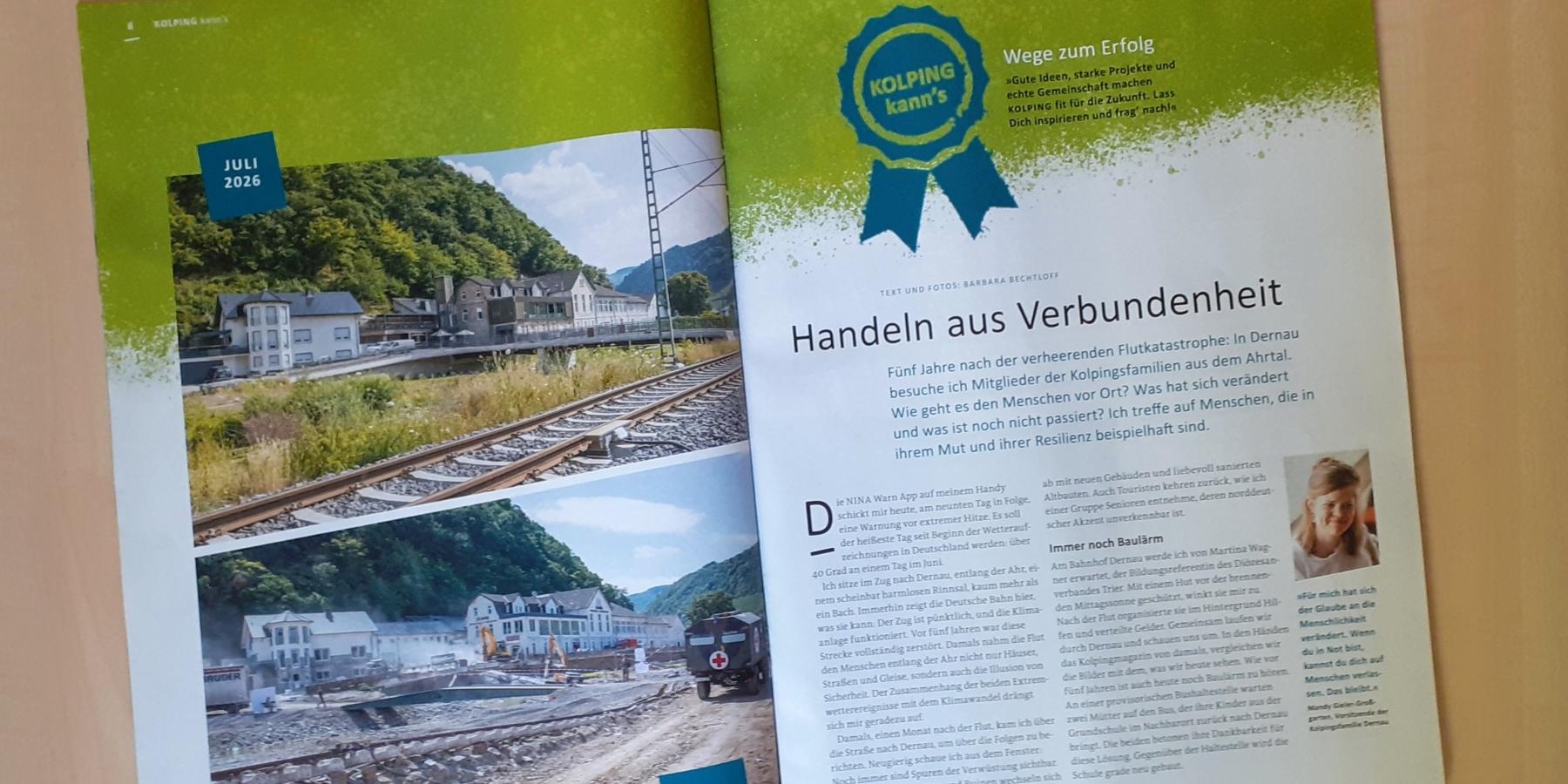 Das Kolpingmagazin liegt aufgeschlagen auf dem Tisch, der Artikel zum Ahrtal ist zu sehen. (c) Kolping Das Kolpingmagazin liegt aufgeschlagen auf dem Tisch, der Artikel zum Ahrtal ist zu sehen.