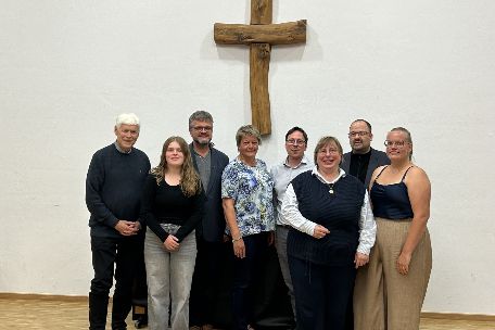 Der neue Vorstand (v. l.) Wolfgang Redwanz, Anny Lehnigk Emden, Dirk Buchinger Lehnigk-Emden, Elisabeth Meyer-Geisen, Martin Busch, Judith Lehnigk-Emden, René Unkelbach, Leonie Geisen