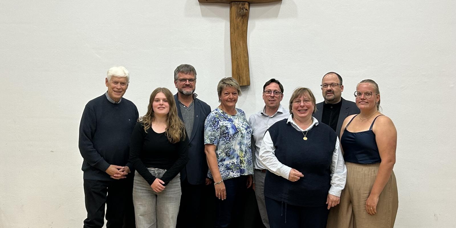 Der neue Vorstand (v. l.) Wolfgang Redwanz, Anny Lehnigk Emden, Dirk Buchinger Lehnigk-Emden, Elisabeth Meyer-Geisen, Martin Busch, Judith Lehnigk-Emden, René Unkelbach, Leonie Geisen