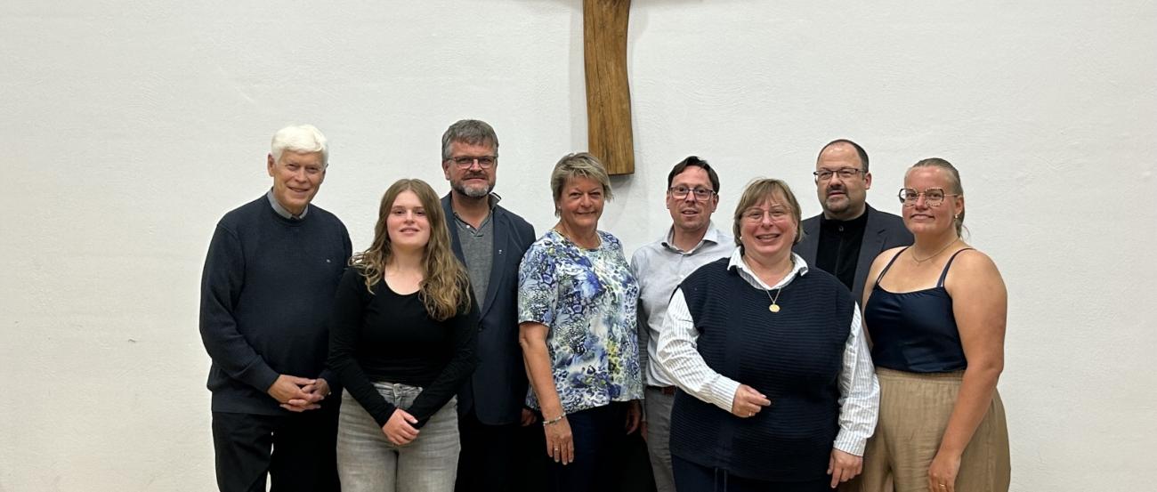 Der neue Vorstand (v. l.) Wolfgang Redwanz, Anny Lehnigk Emden, Dirk Buchinger Lehnigk-Emden, Elisabeth Meyer-Geisen, Martin Busch, Judith Lehnigk-Emden, René Unkelbach, Leonie Geisen