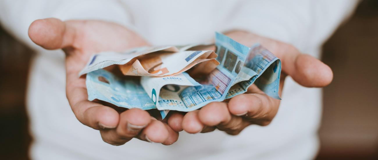 Geld reichen