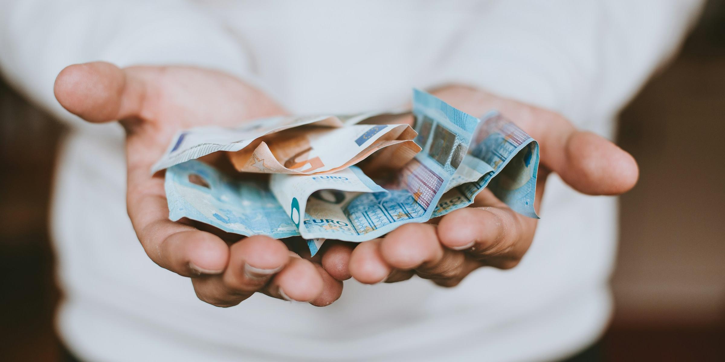 Geld reichen