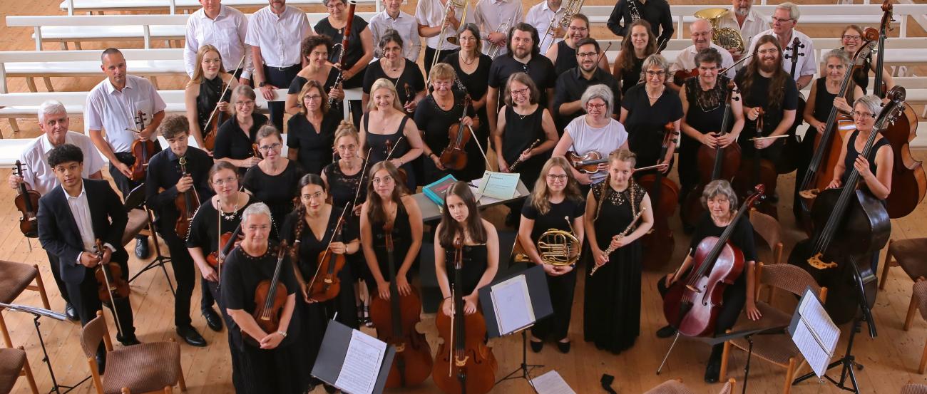 Das Orchester Junge Philharmonie Neuwied von oben fotografiert