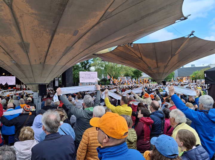 Menschen beim Kolping-Jubiläumsfest 2025 in Köln