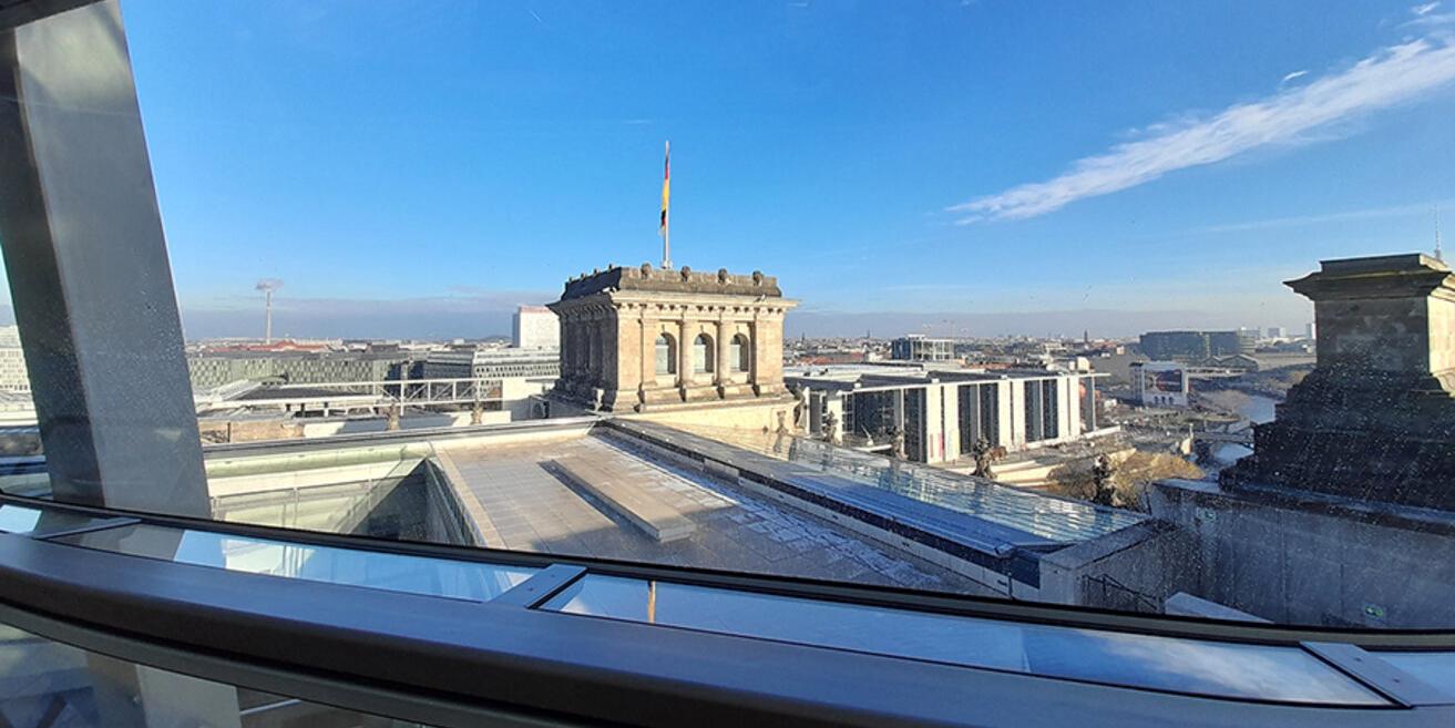 Blick aus einem Fenster im Bundestag