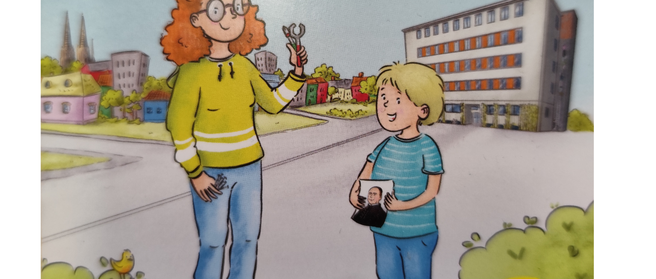 Gemaltes Bild mit Frau und Kind, die auf einer Straße vor mehreren Häusern stehen