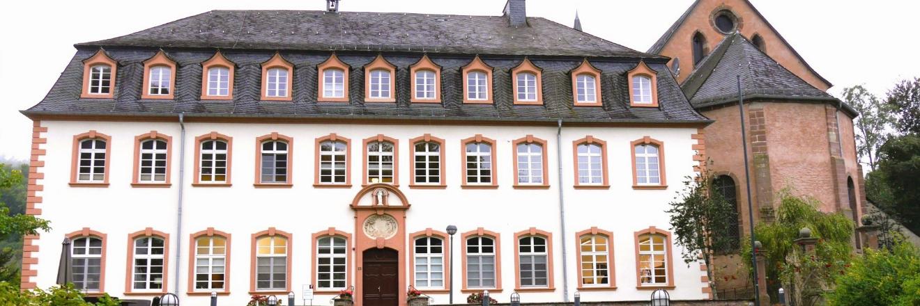 Frontansicht auf das Exerzitienhaus St. Thomas