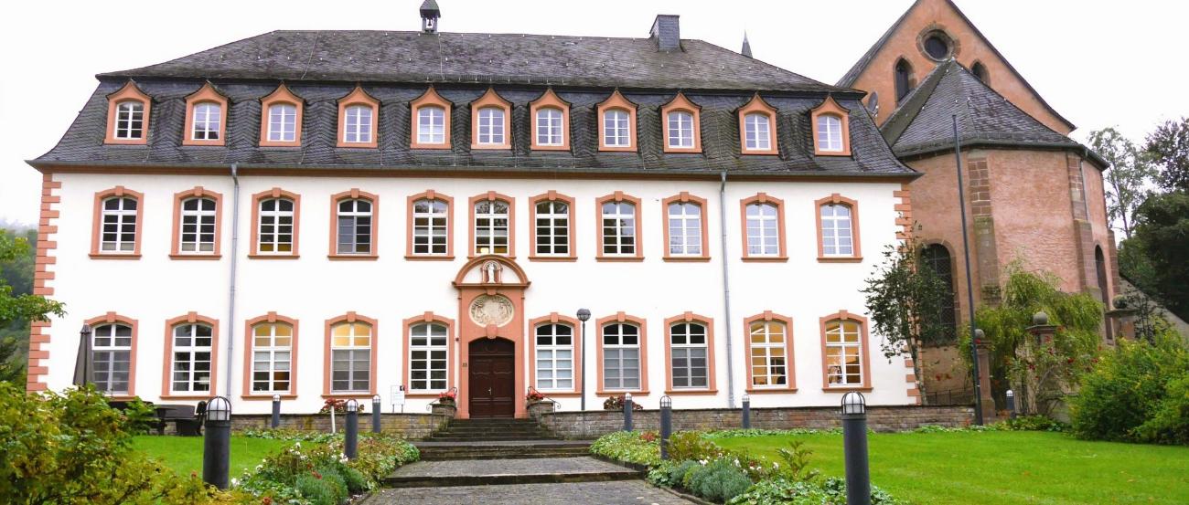 Frontansicht auf das Exerzitienhaus St. Thomas