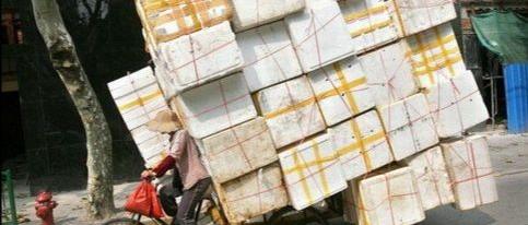 übervoll beladenes Fahrrad