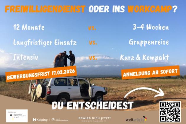 Ein Jeep steht an der Straße, auf dem Dach stehen drei Menschen. Dazu ein QR Code sowie Infos über Freiwilligendienst und Workcamp