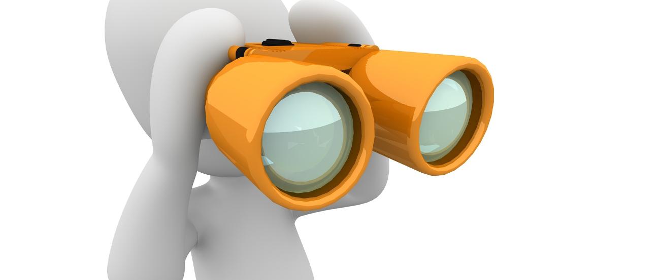 Eine generierte Figur hält mit einem orangenen Fernglas Ausschau